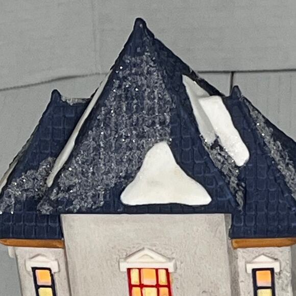 Dept. 56 North Pole Series "Tin Soldier Shop" Heritage Village Collectio… - Picture 5 of 15